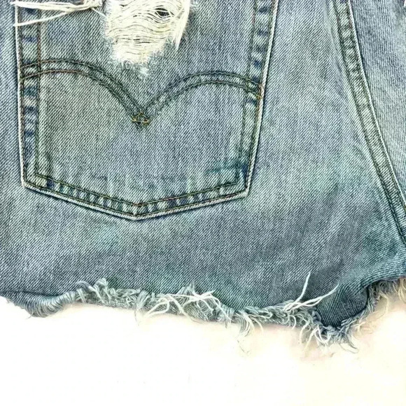 Levi’s Retro Highrise Butterfly Light Wash Distressed Wedgie Jean Shorts Size 26 - Picture 3 of 16